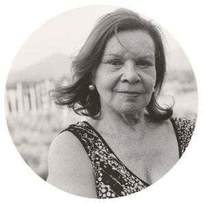Dr Lois Peeler AM