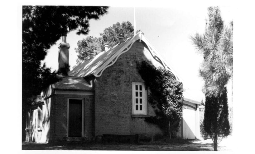 Front of the former Drummond North State School in 1976.