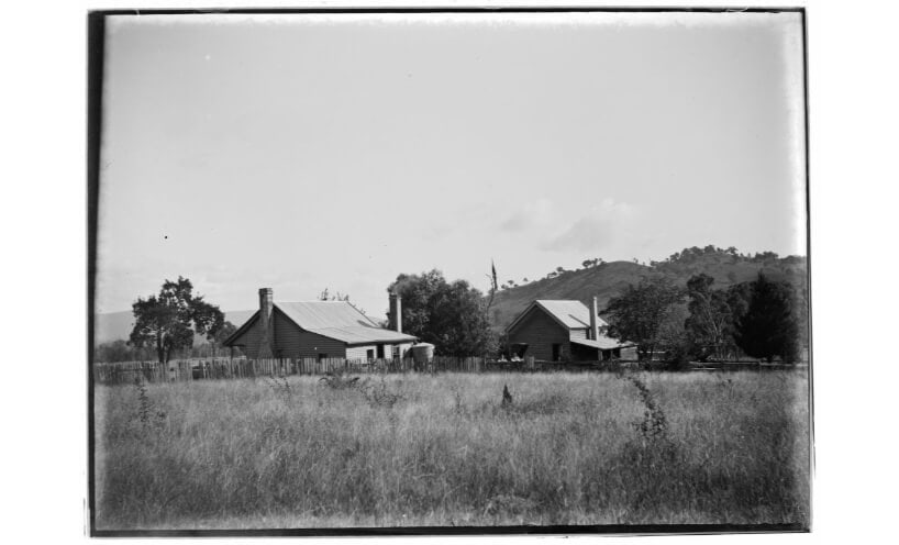 View across paddock of Samaria State School and teacher's residence between 1907 and 1914.