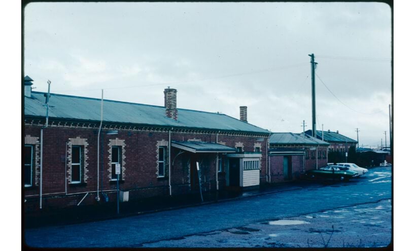 Street view of Sutton Grange Primary School between 1970 and 1999.