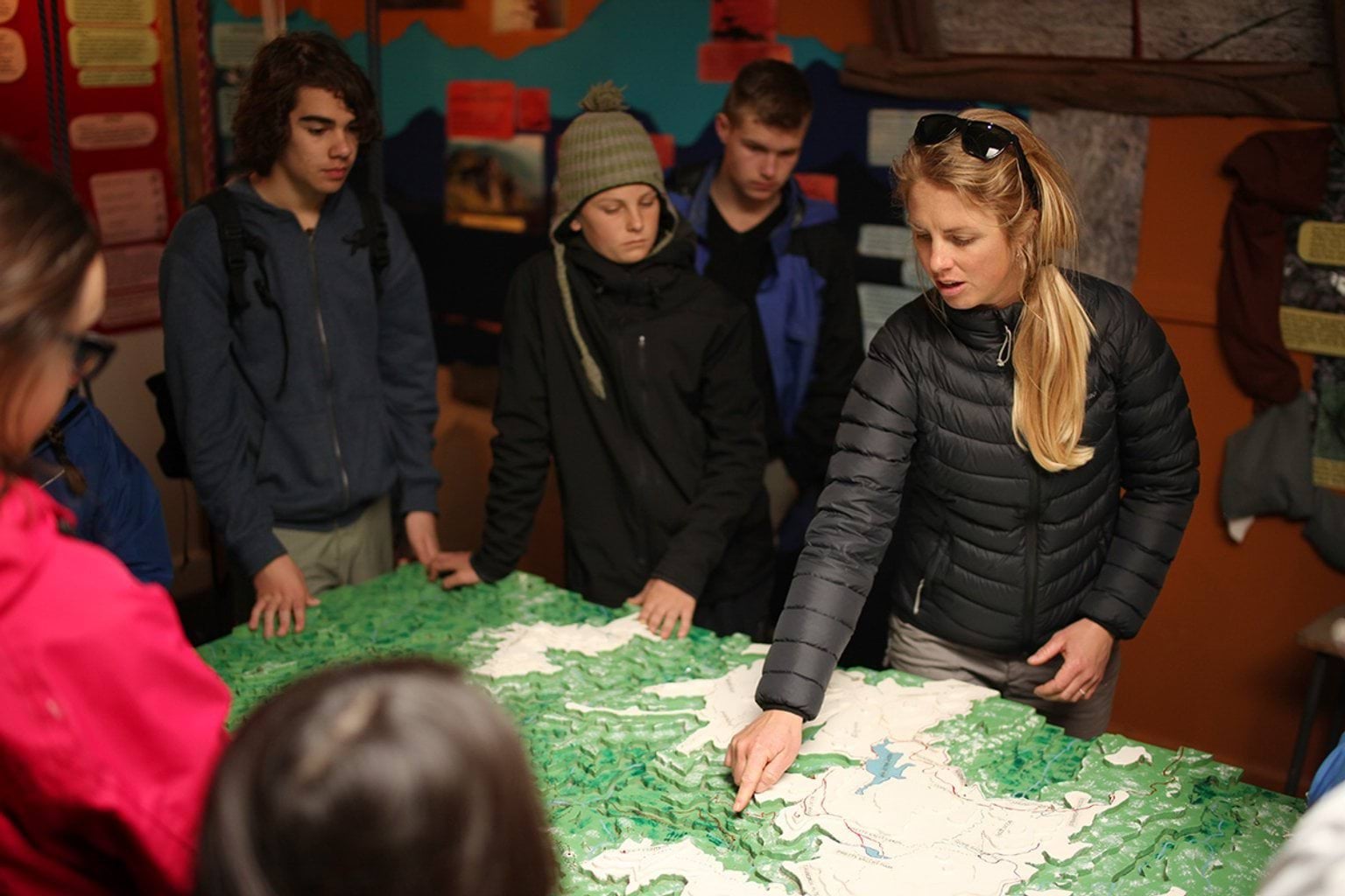 student points to a elevated ridge on the 3d map